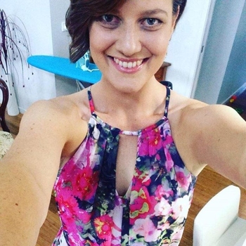 Leuke spontane vrouw! Zoekt idem man die net als ik van het leven houdt. Maar daar ook graag de benodigde aanvulling aan wilt geven.