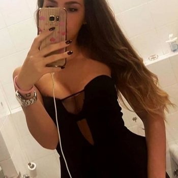 Eigenlijk ben ik heel gewoon, een beetje the girl next door. Ik stel ook echt geen hoge eisen aan een man, behalve dat hij lief is en een goed libido. Want ik heb wel vaak zin. Zeker iedere dag, als het kan nog vaker. Kun jij aan die eis voldoen? Dan zou 