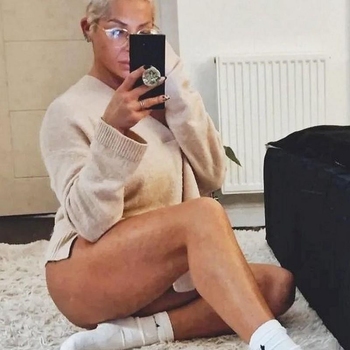 Geil seccontact met Bustyne