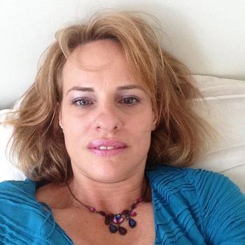 HIer een berichtje van een dominante vrouw die op zoek is naar een lekker hapje, nu heb ik hier al wel wat gezien dus dat moet zeker niet moeilijk zijn..